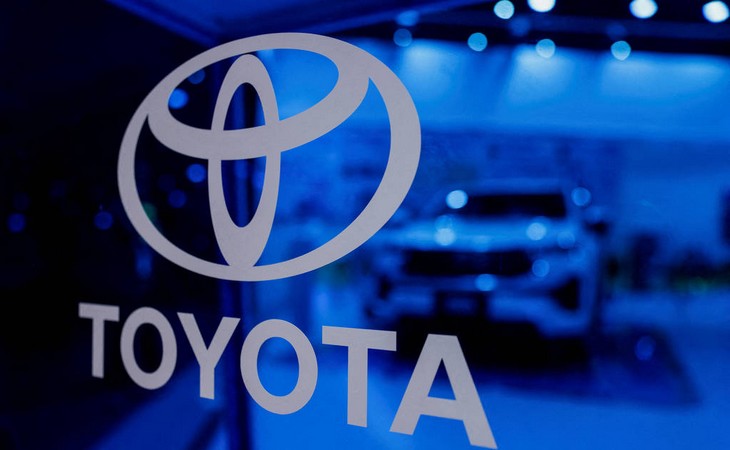Toyota eleva previsão de lucro à medida que as vendas de híbridos disparam