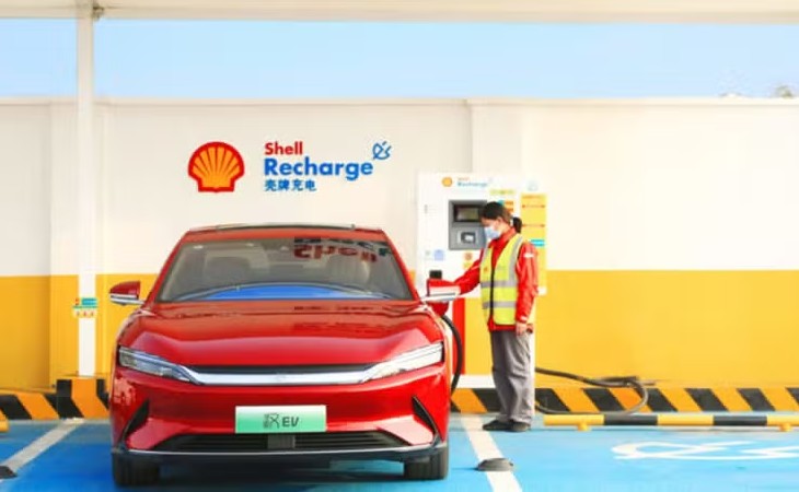 Shell vai trocar 1.000 postos de gasolina por carregadores para elétricos