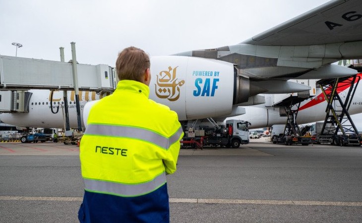 Emirates utilizará SAF nos voos a partir de Amsterdã