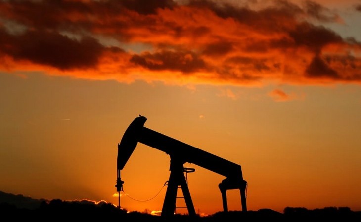 Preços do petróleo recuam com aumento nos estoques dos EUA