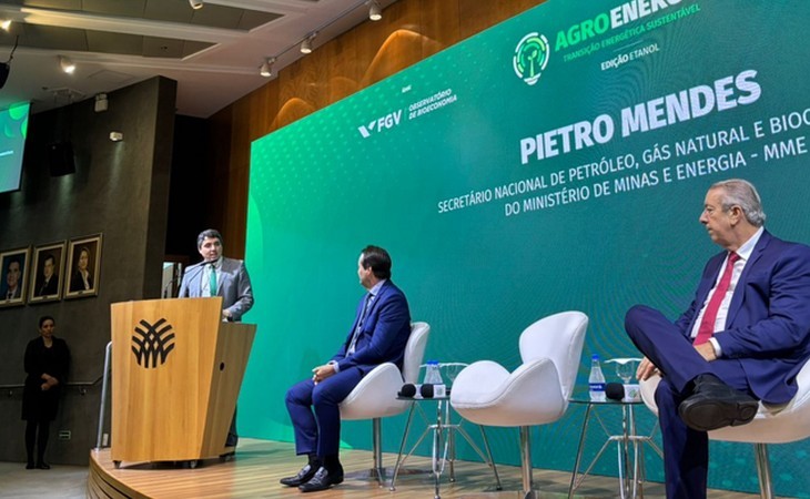 Aumento da mistura de etanol à gasolina para 35% pode evitar emissão de 55 milhões de toneladas de CO2 até 2037, aponta MME