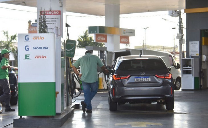 Gasolina ficará mais cara com alta de ICMS e defasagem de preços