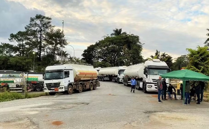 Greve de transportadores de combustíveis em MG