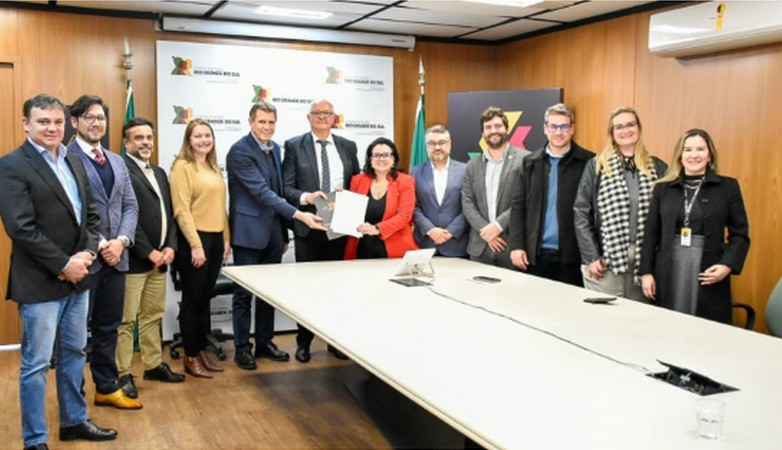 Governo Leite entrega licença ambiental para nova fábrica de fertilizantes a partir de hidrogênio verde no município de Tio Hugo