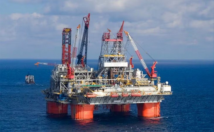 Petróleo fecha em alta com exportações russas na mira