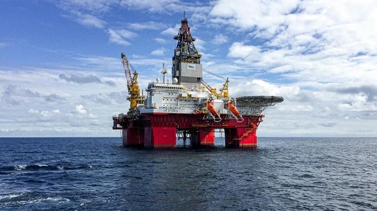 Petróleo sobe 2% com escalada da tensão no Oriente Médio