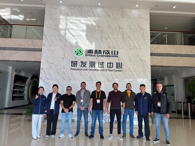 SCA Brasil Aliança visita fábrica de pneus durante missão à China